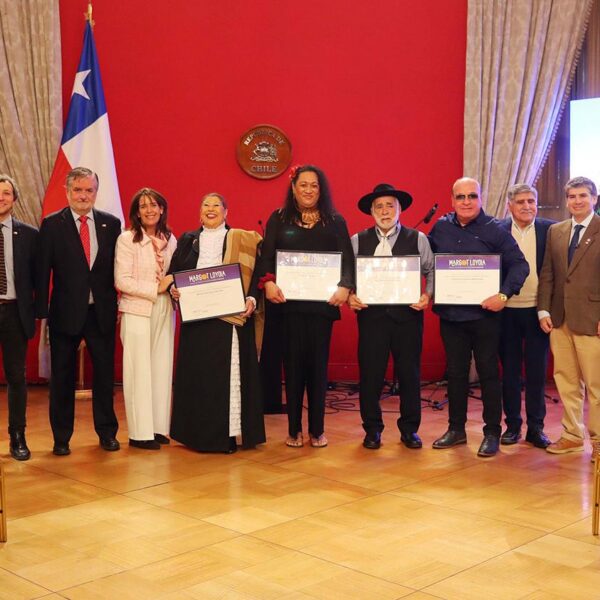 Ministro Undurraga encabeza la entrega del Premio Margot Loyola Palacios 2026 en el Palacio de La Moneda